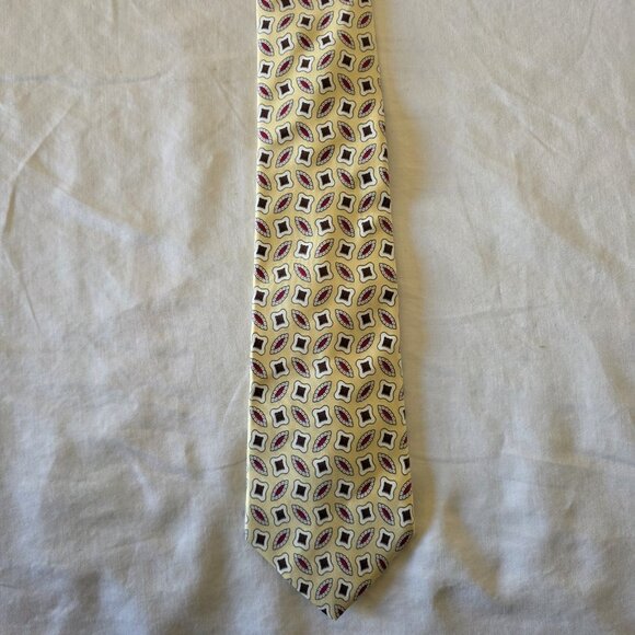 Neiman Marcus 100% Silk Tie Beige Red Geometric Pattern Classic Vintage 58x3.75 - Picture 6 of 12